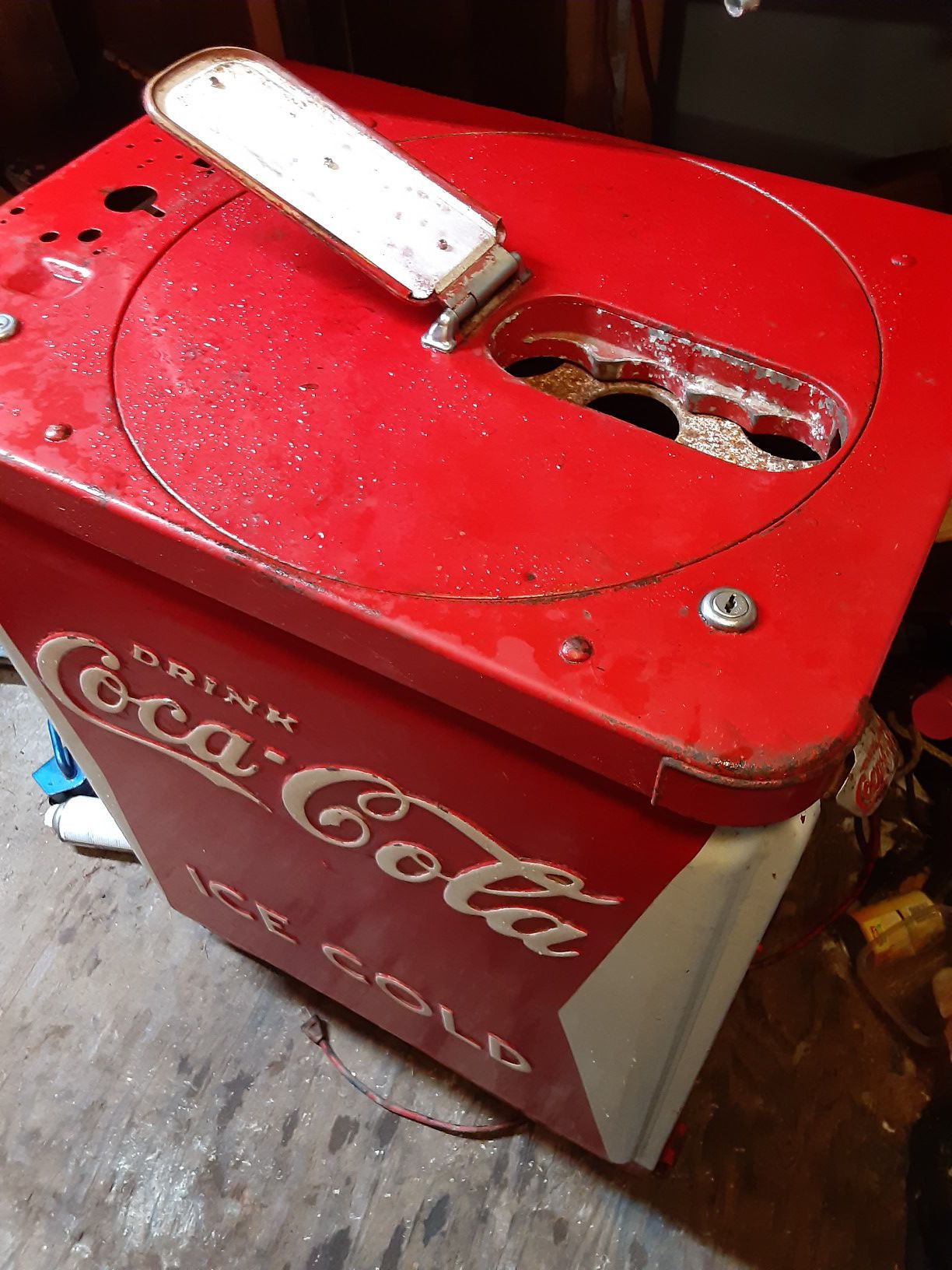 Late 1940s coca cola vending machine vendo 123.