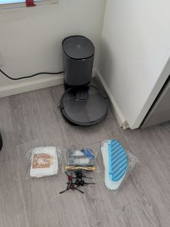 Ecovacs Deebot T8 AiVi Pro + supplies EXCELLENT CONDITION