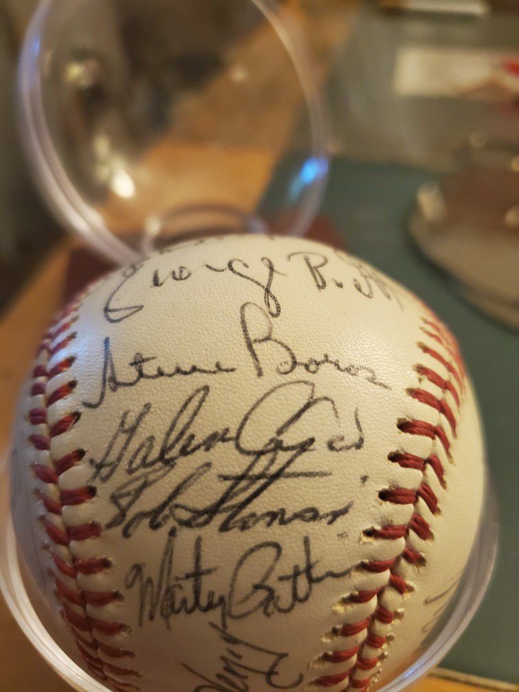 1976 Kanasas City Royals  Ball Signed By Entire Team