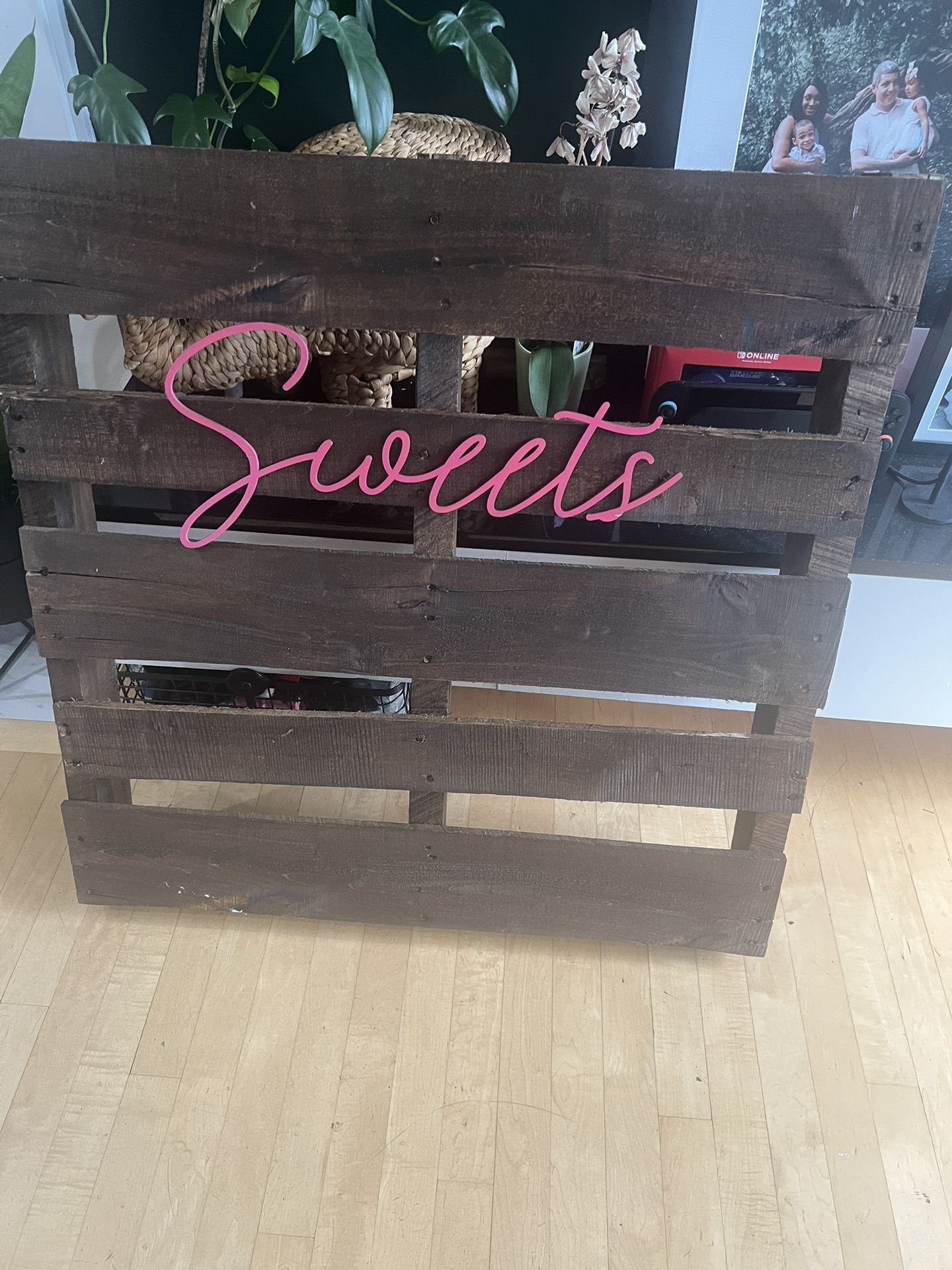Stained Wood Pallets -Table Seating Chart- Sweets Table
