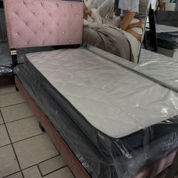 Twin Bed frame Pink 💝