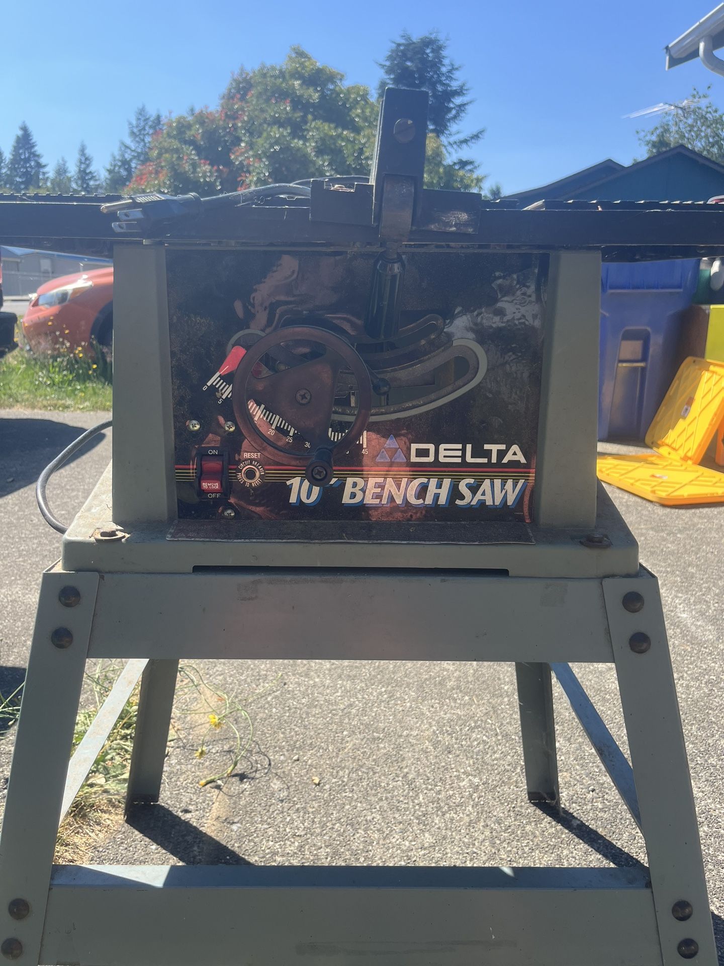 Bench saw