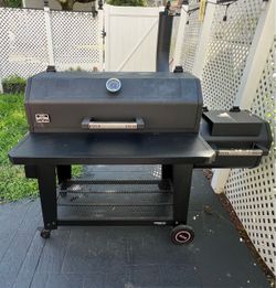 Oakford 1150 Reverse Flow Offset Smoker Charcoal Grill in Black