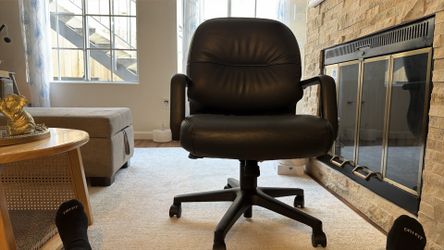 Black Office Chair – Comfortable & Like New (8.5/10)