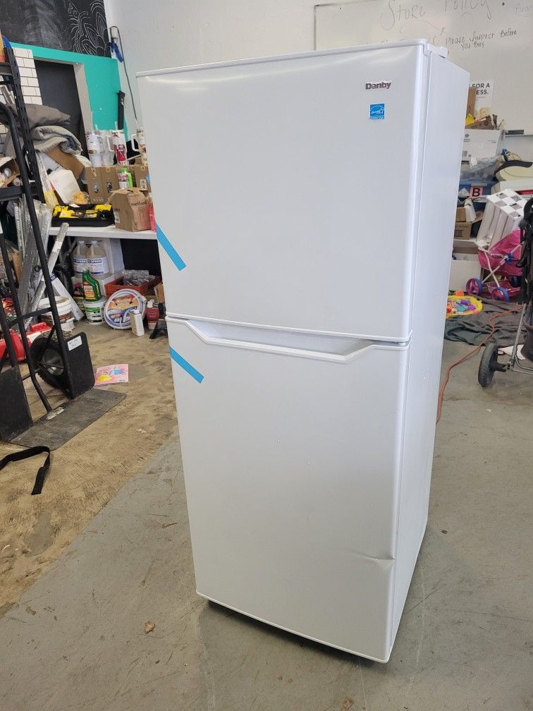 10.1 Cu.ft White Refrigerator