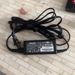 Toshiba Laptop Power Cord And Charger 