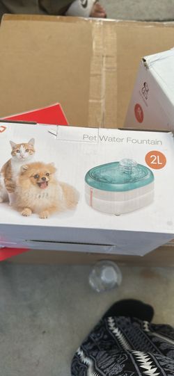 Pet water fountain