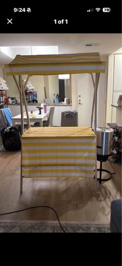 Foldable food stand