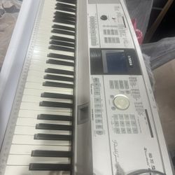 Yamaha Keyboard Piano 