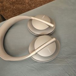 BOSE Noise Canceling Headphones 700
