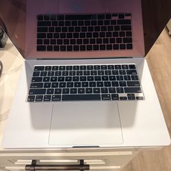MacBook Air M4 2025