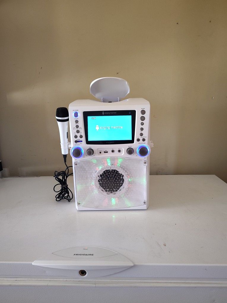 "Singing Machine" Karaoke Machine
