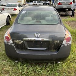 Complete Part Out/2008 Nissan Altima 2.5