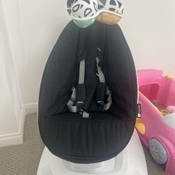 4moms MamaRoo Multi-Motion Baby Swing, Bluetooth Enabled with 5 Unique Motions, Black