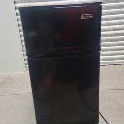 Magic Chef Mini Fridge With Freezer 