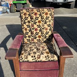 Antique Chair - Royal Easy Chair Sturgis South Dakota