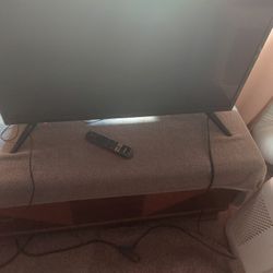 Toshiba 32" SMART TV With Remote And Antenna 