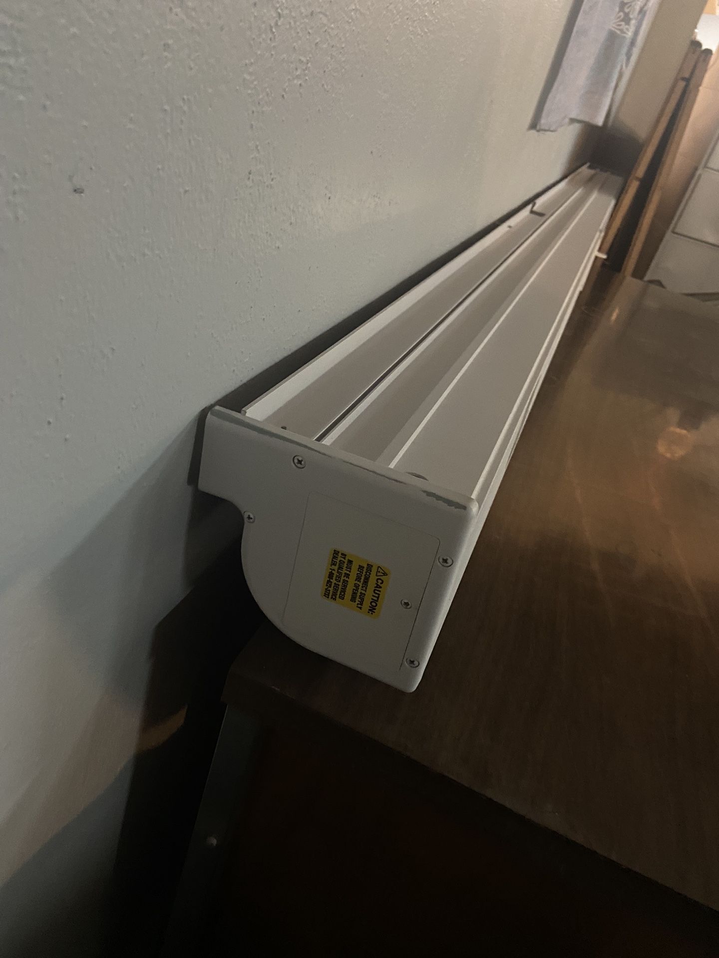 DA-Lite Projector Screen