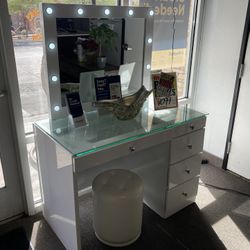 Gorgeous Vanity Set W/stool! $699 🤍✨