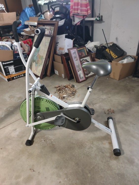 Weslo Pursuit E25 Dual Action Upright Bike