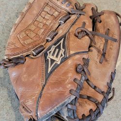 11.5" Youth Easton Baseball Glove Broken In 