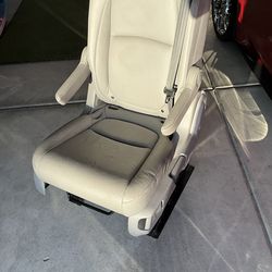 Toyota Sienna 2nd Row Captain’s Chair (2004–2010) OEM – Light Gray/Stone