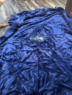 Heavy king size Seahawks blanket