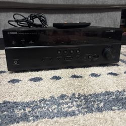 Yamaha RX V573 7.1 Channel AV Receiver Stereo HDMI w/ remot. GOOD!