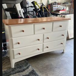 Dresser & Hutch