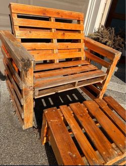 DIY Pallet Wood Outdoor Chair with Ottoman