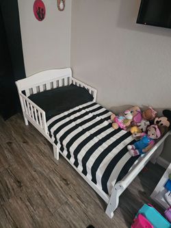 Toddler bed