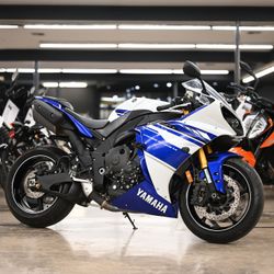 2014 YAMAHA R1