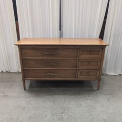 Sophisticate by Tomlinson Six Drawer