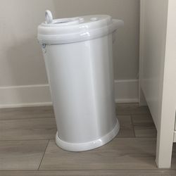 Ubbi Dipper Pail – Stainless Steel Diaper Pail