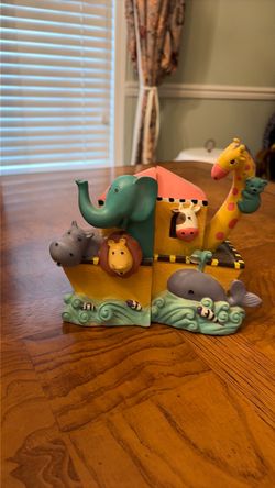 Book ends Noah ark