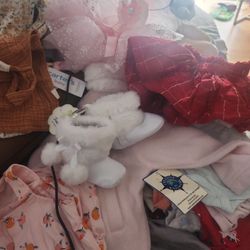 TONS OF NEW AND ALMOST NEW BABY GIRL CLOTHES