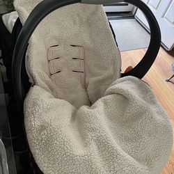 Baby car seat or stroller bundleme $10