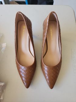 Women's shoes size (6)