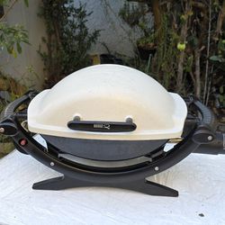 Weber Q 1000 Compact Portable Propane Gas Grill