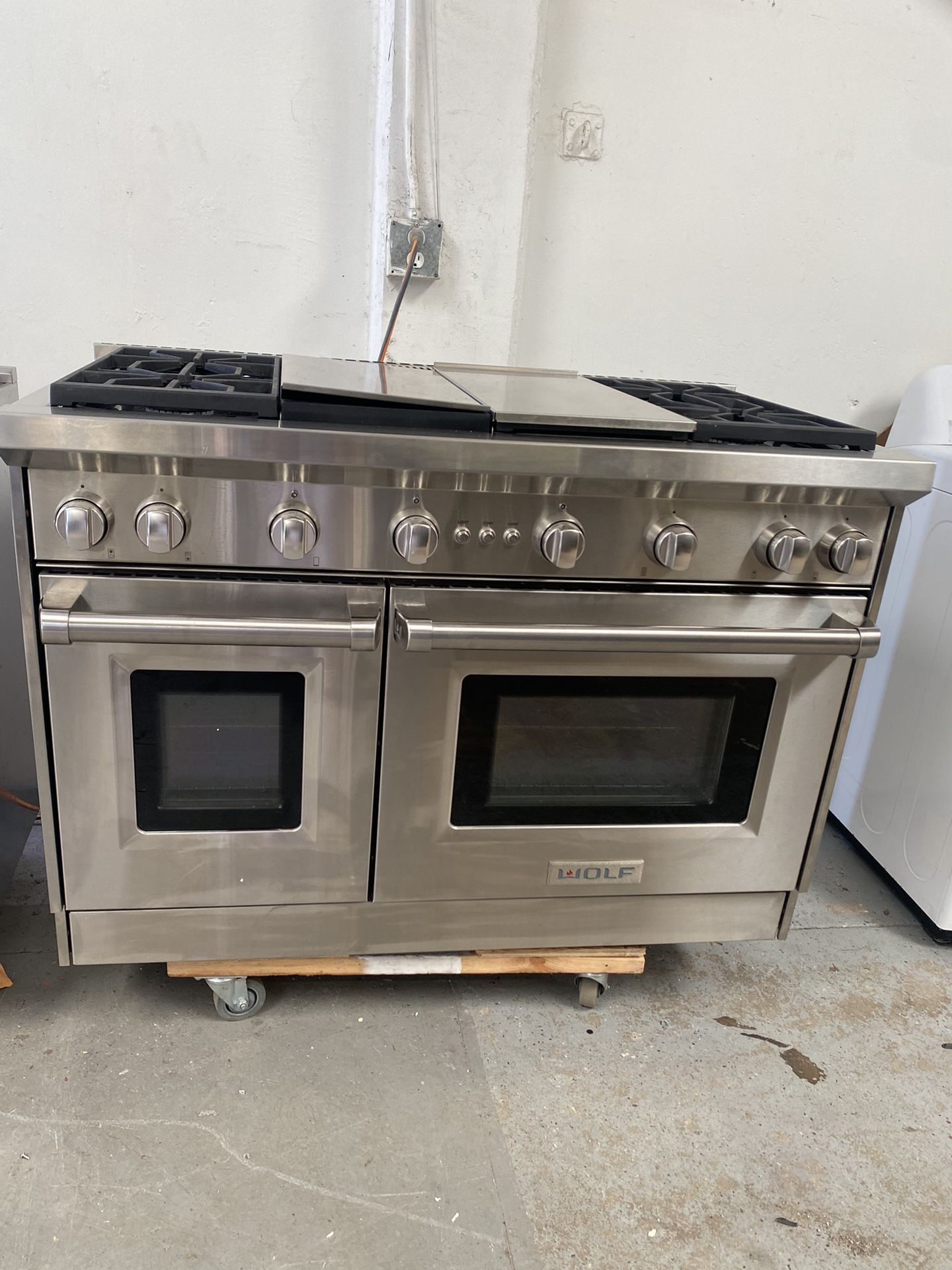 48 INCH GAS  WOLF RANGE 