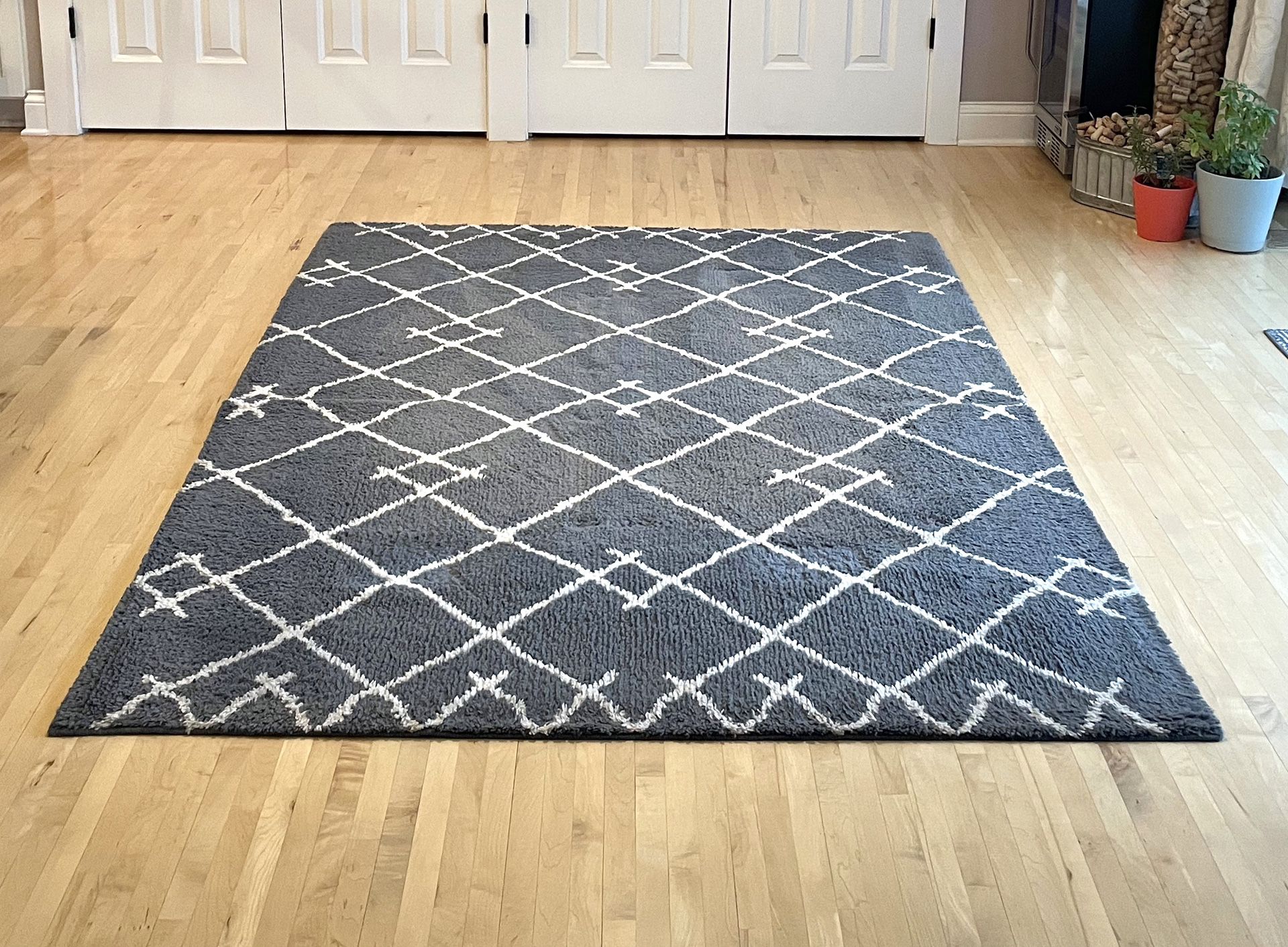 Area Rug - 5’x7’ - Gray with Design