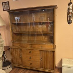 MCM Display Hutch