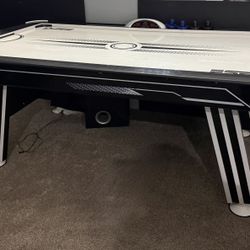 Air Hockey/ Ping Pong 