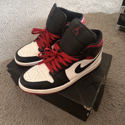 Jordan 1 mid black /white /red