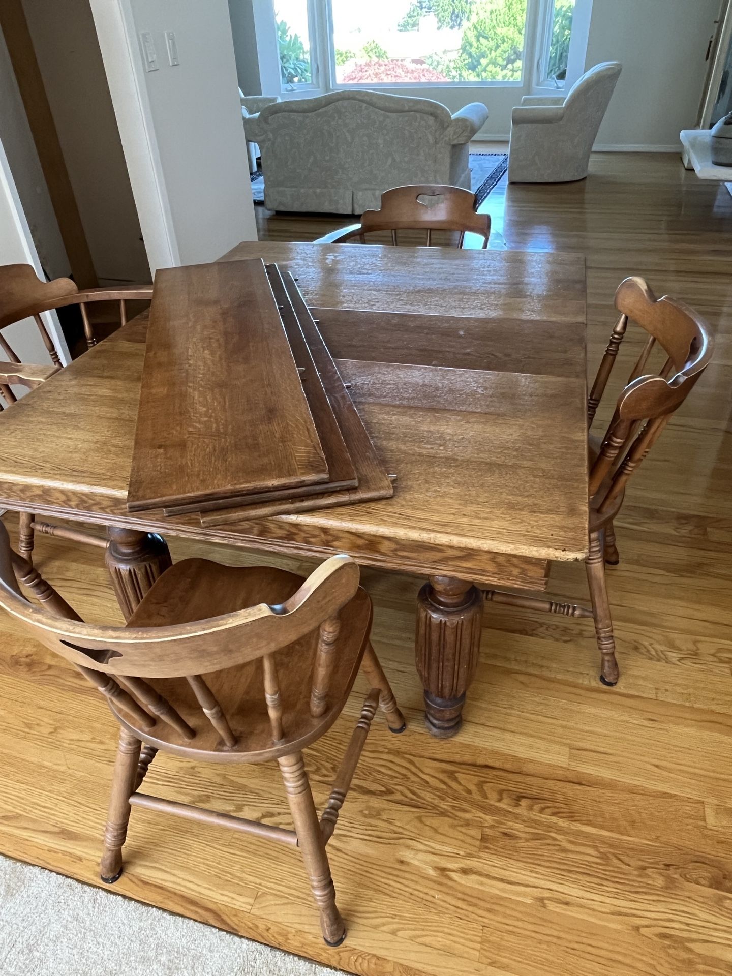 Dining Table With 4 Matching Chairs