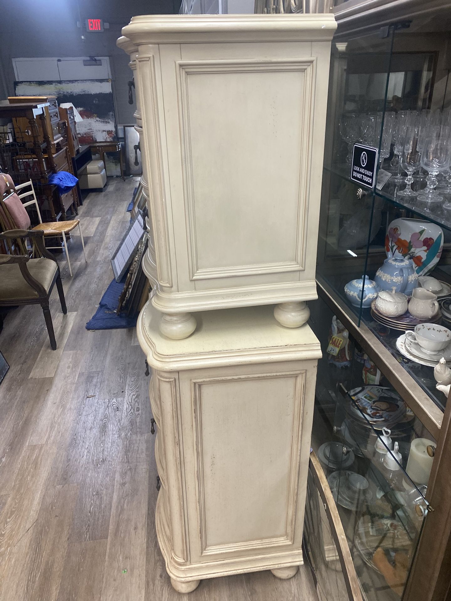 Dresser Set With Two Nightstands