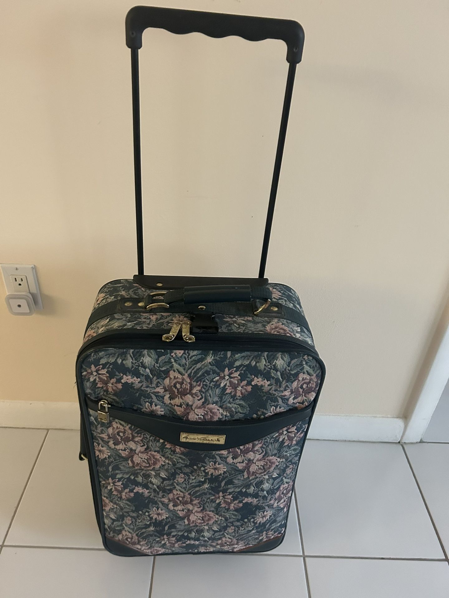 Gloria Vanderbilt Travel Rolling Suitcase Luggage Cary On. Floral. Excellent Condition.