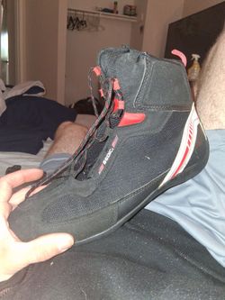 Riding shoes
