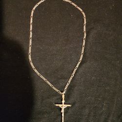 14k white gold crucifix chain, 9.4 grams 18 Inch