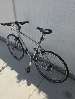 Specialized sirrus elite bike